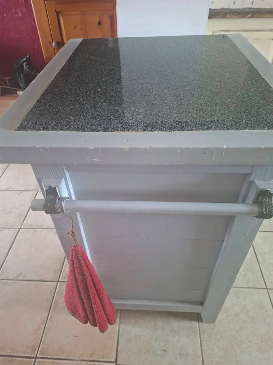 Kitchen island - Image 4