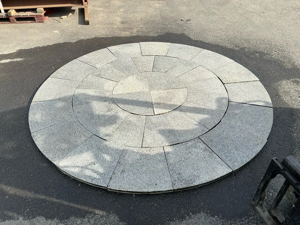 Silver granite circular patio set - Image 1