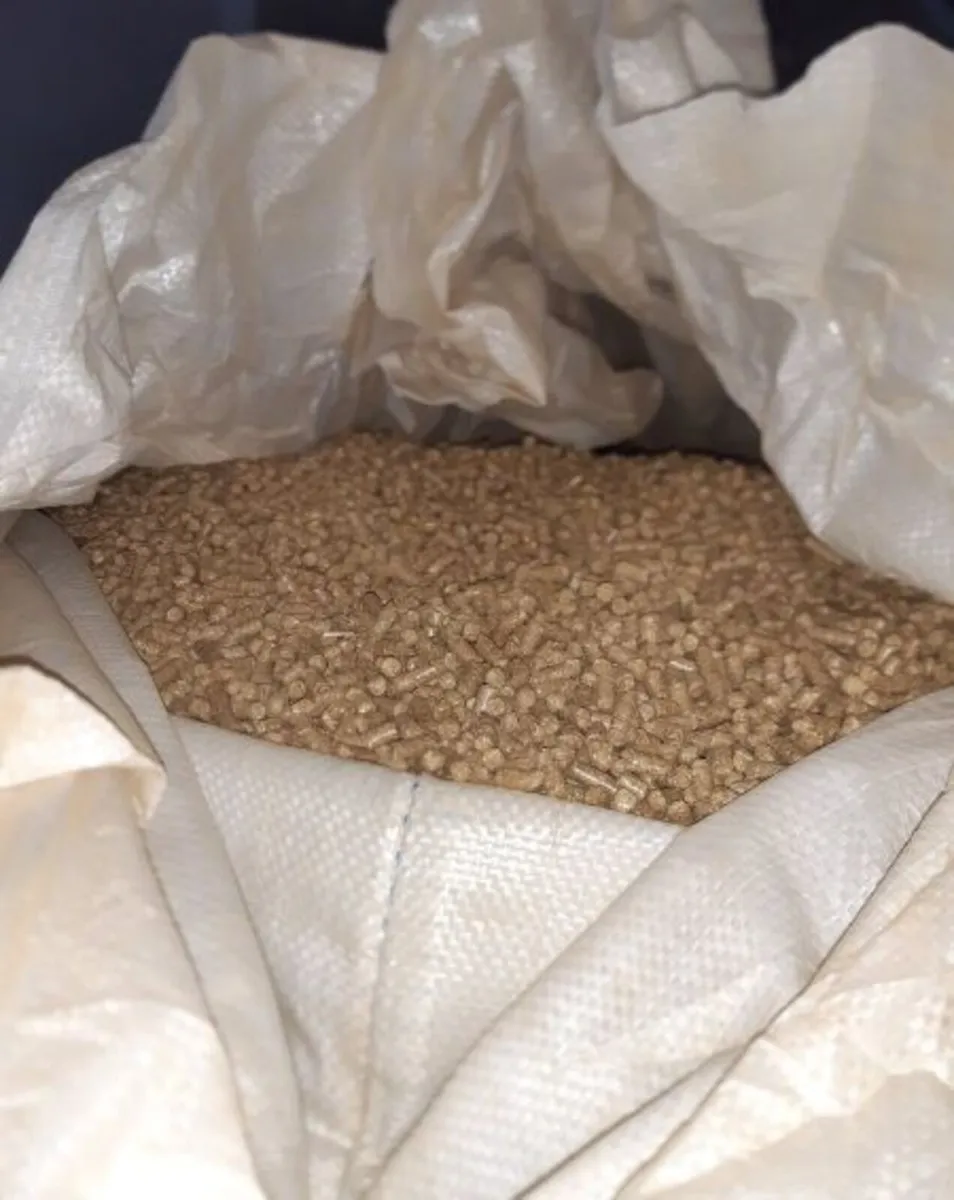 100% natural Wood Pellets A1 6mm 15Kg bag - Image 1