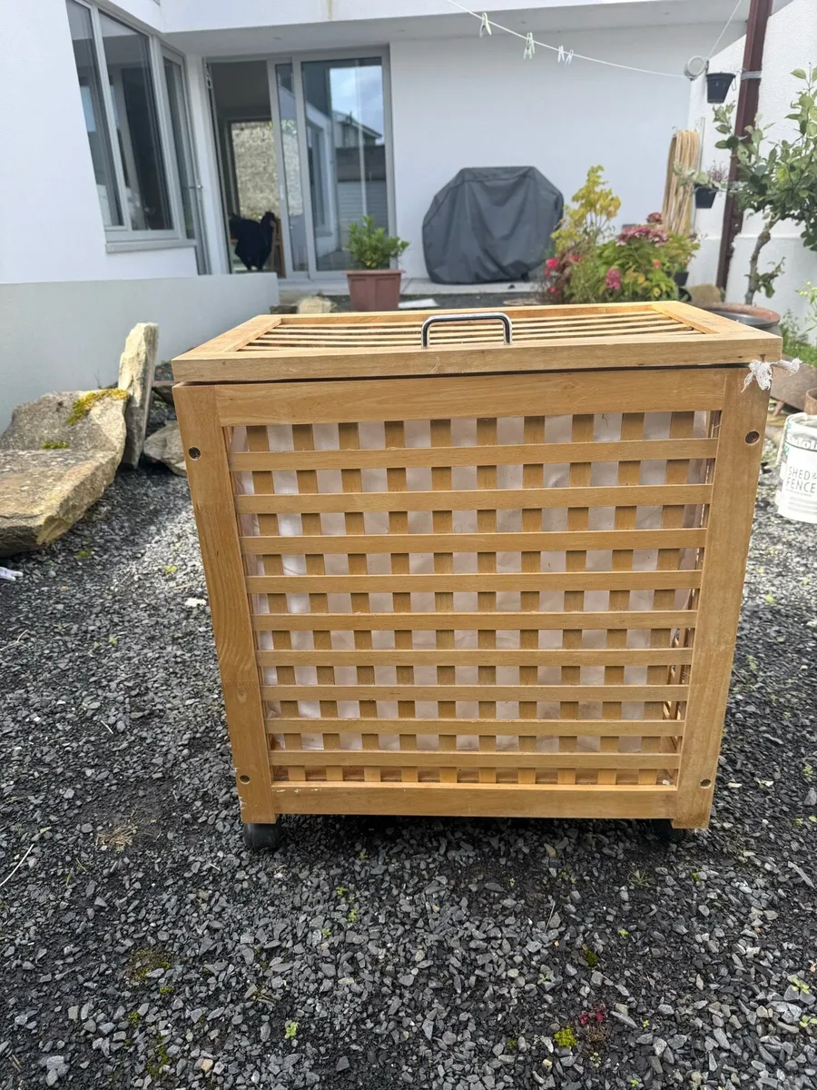 Laundry basket - Image 1