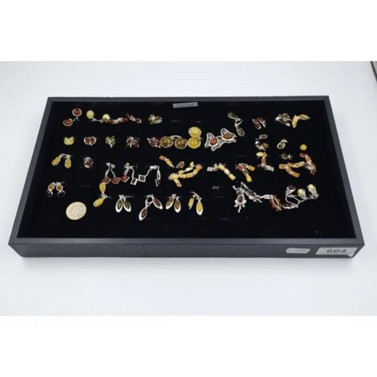 Star Lot-Art-Furniture-Jewellery-Silver-Antiques