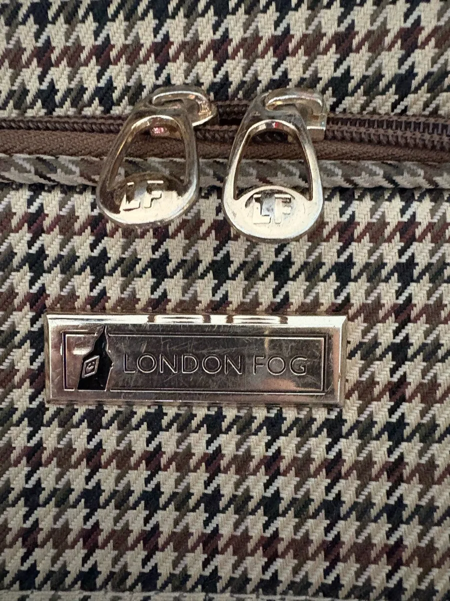London Fog Suitcase - Image 4