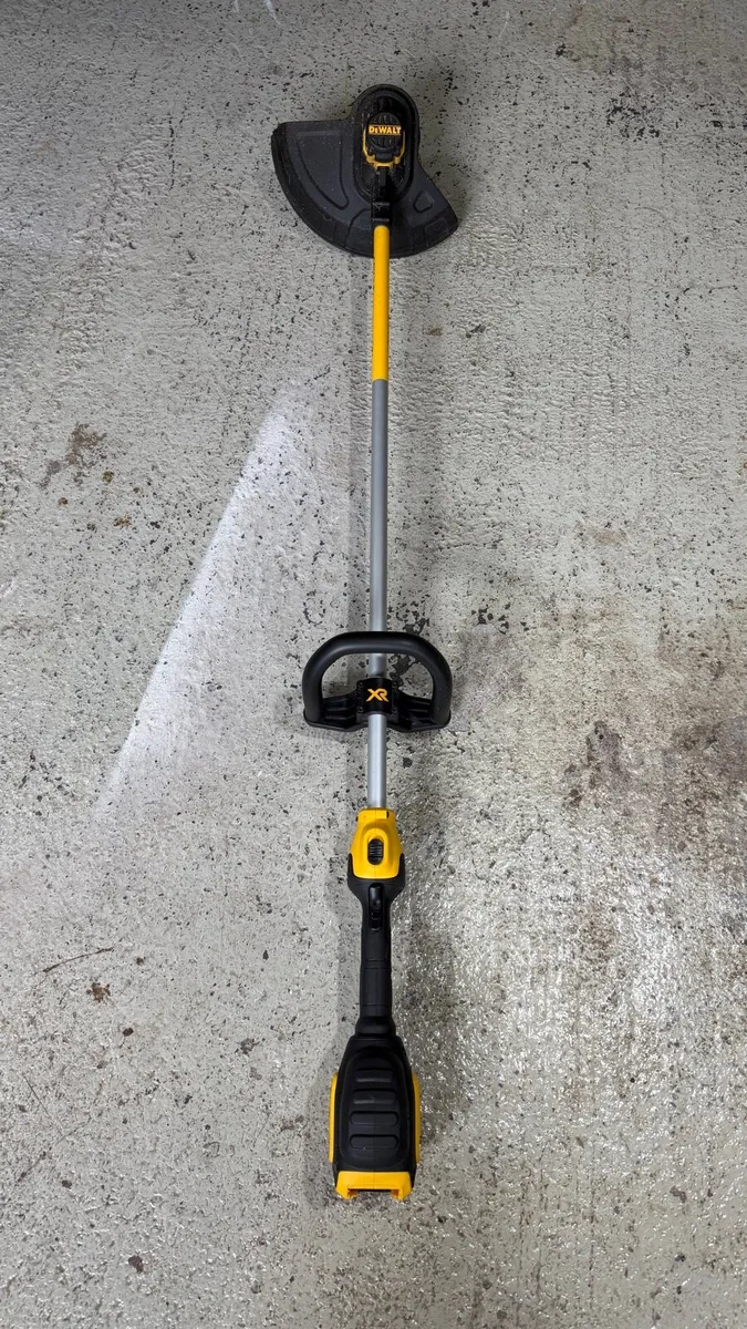 Dewalt 18V Grass Trimmer - Image 1