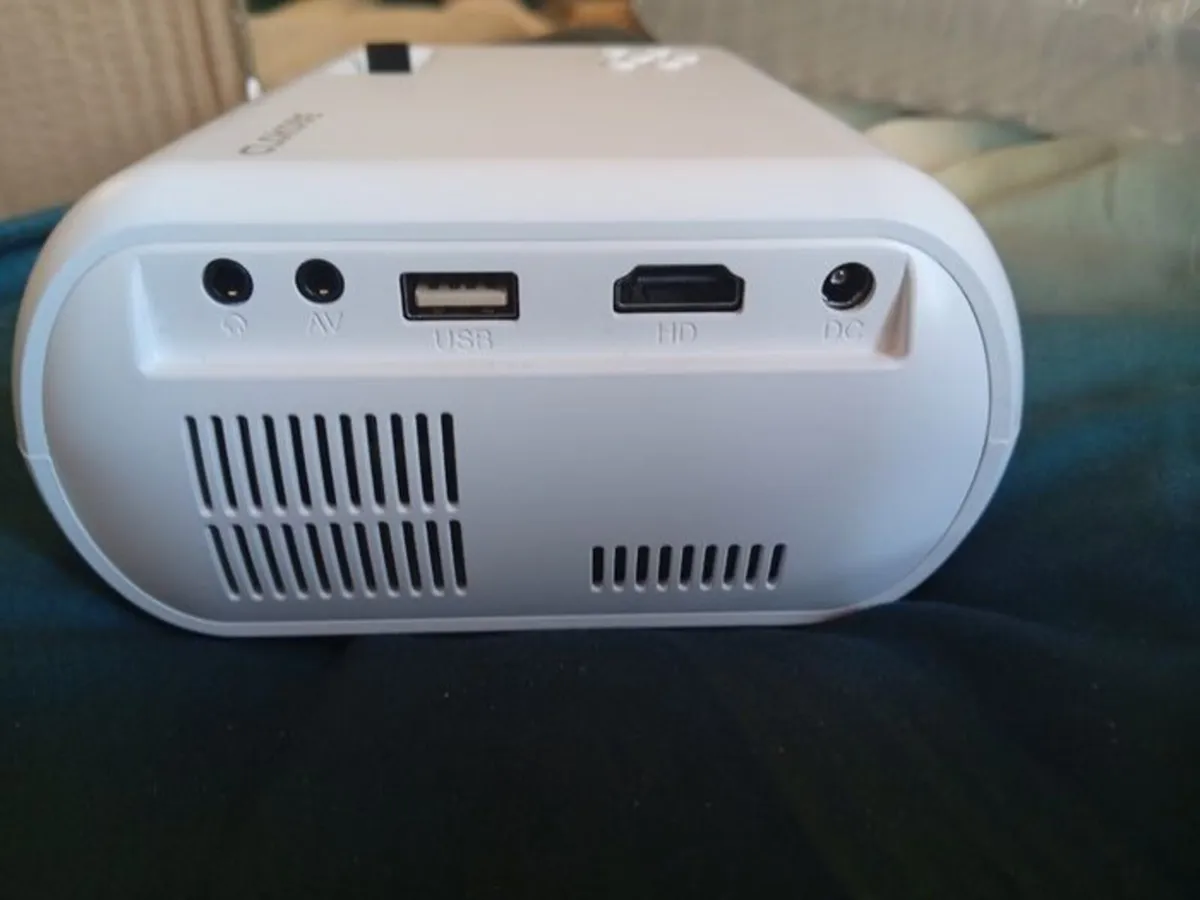 Clokowe M8 digital Projector 1920x1080 superb/c - Image 4