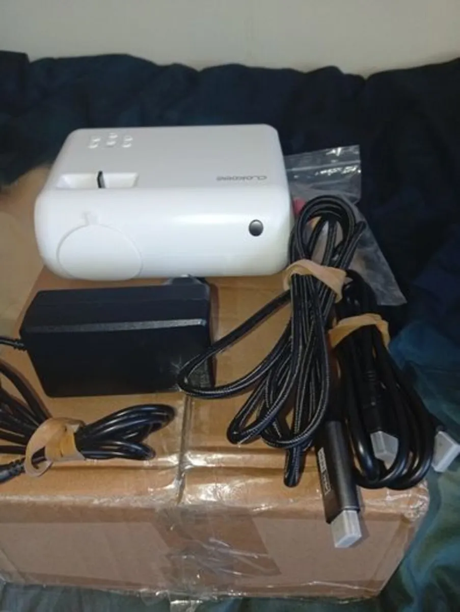 Clokowe M8 digital Projector 1920x1080 superb/c - Image 1