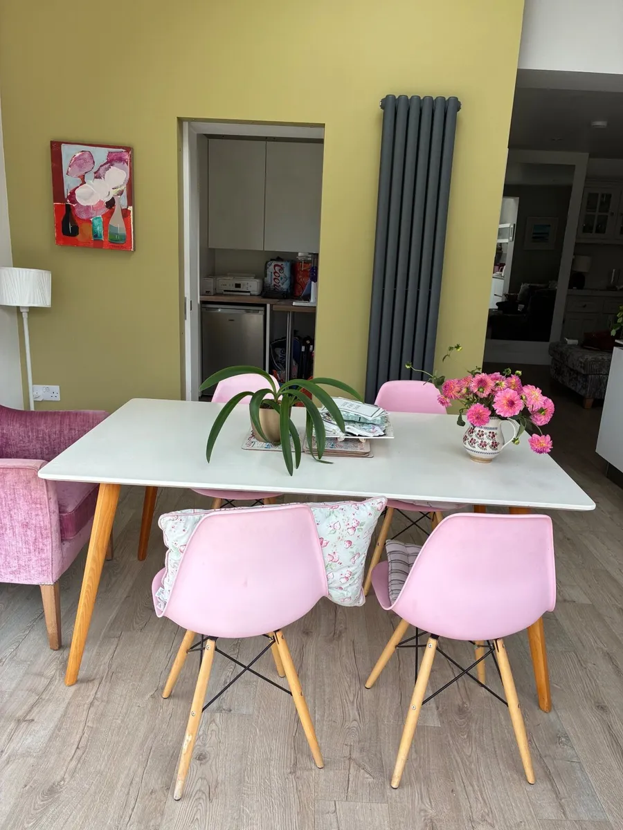 Dining table - Image 1