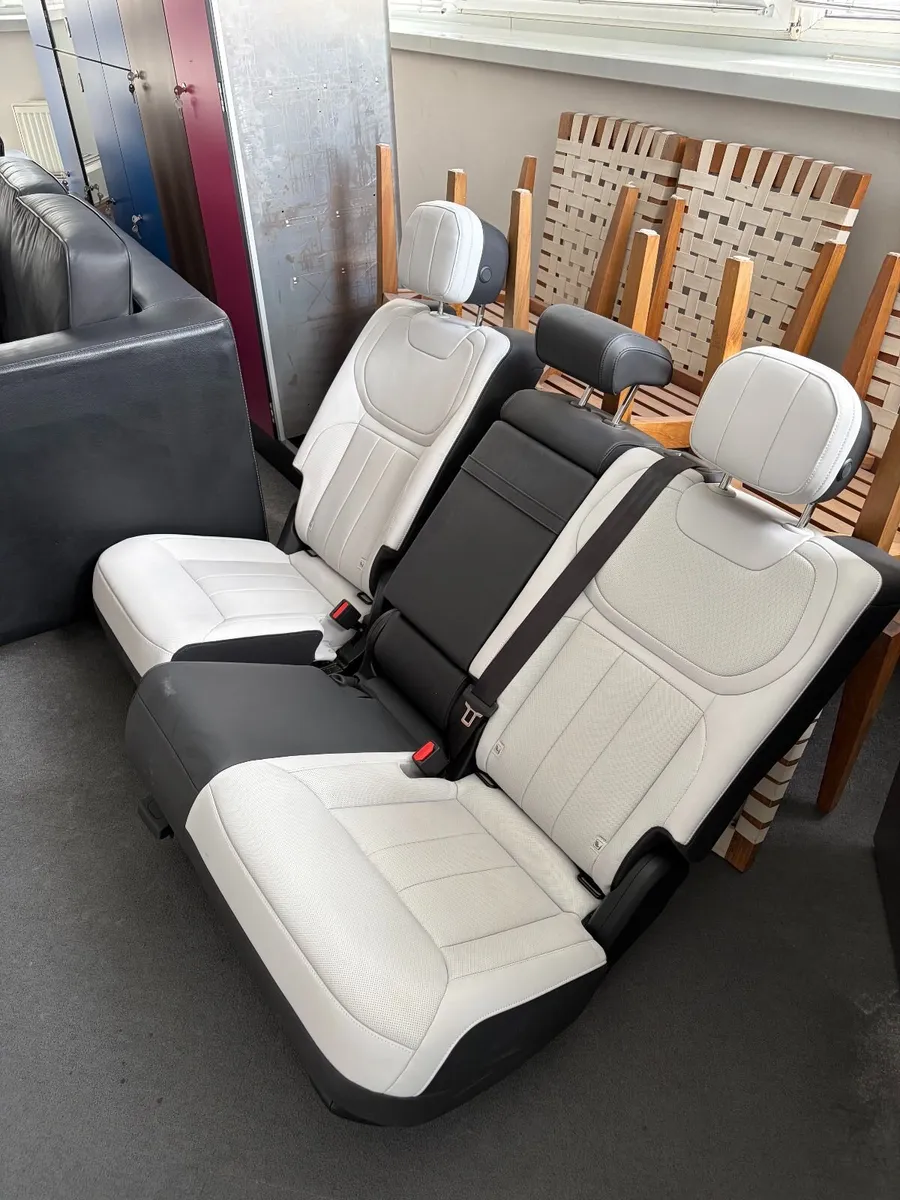 2025 Range Rover Sport car seats - Image 1