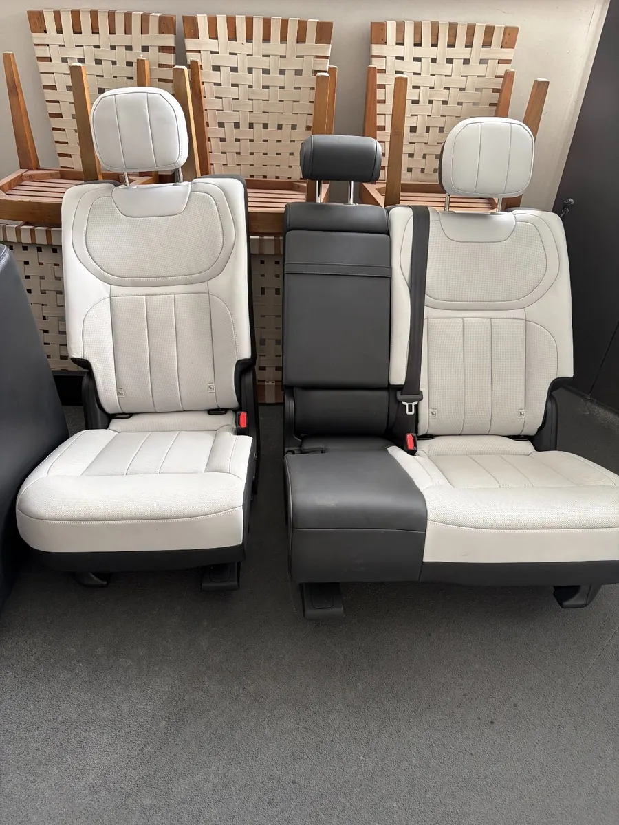 2025 Range Rover Sport car seats - Image 2