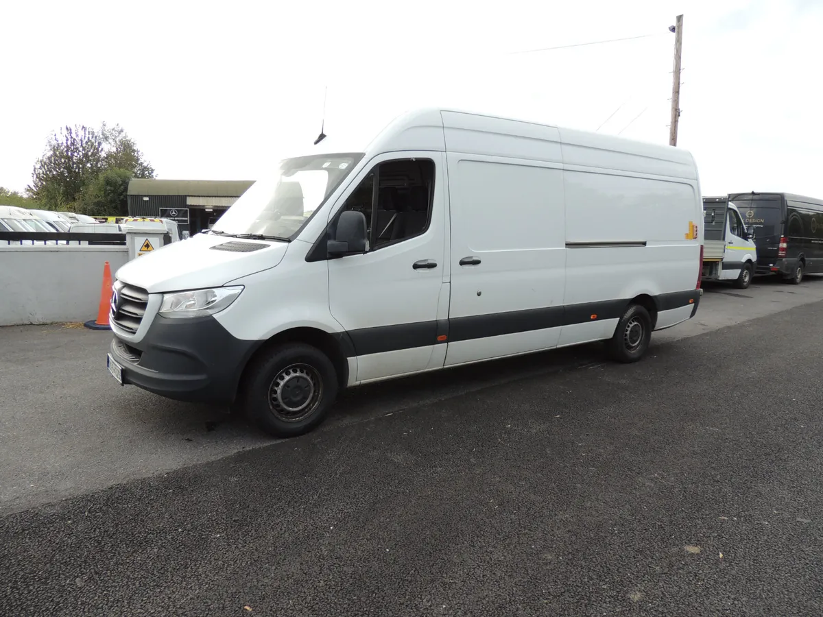 Mercedes-Benz Sprinter 2023 TAIL LIFT - Image 4