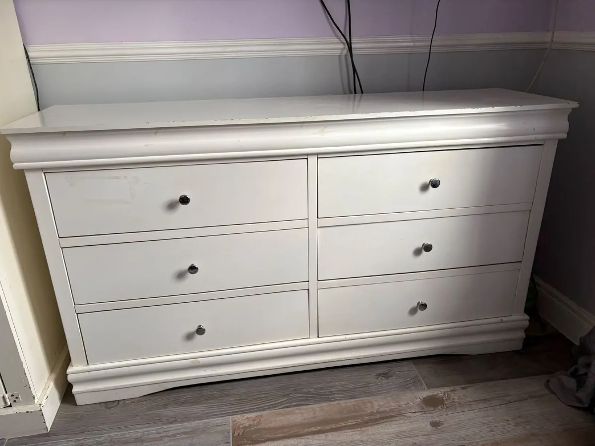 Bedroom furniture - Image 1