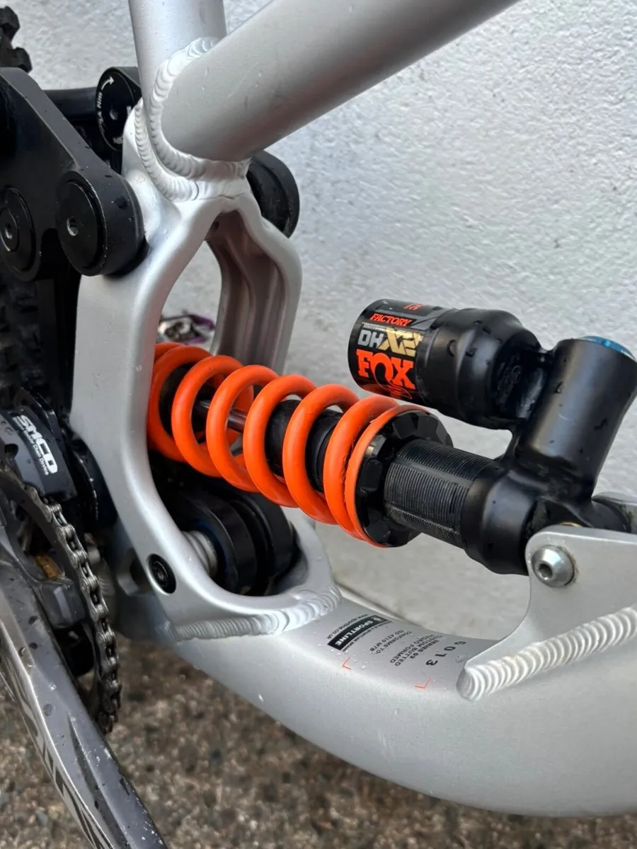 Saracen Myst Team DH Bike - Image 2