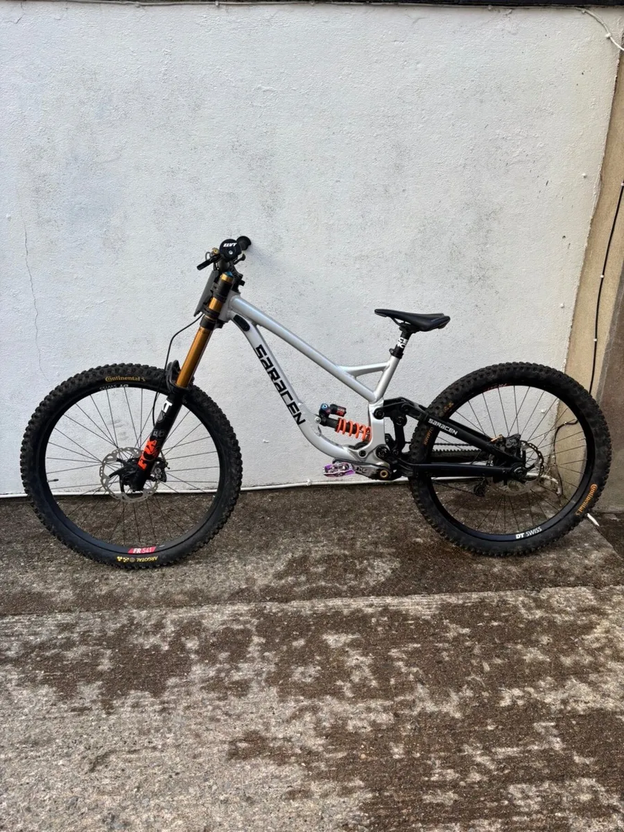 Saracen Myst Team DH Bike - Image 1