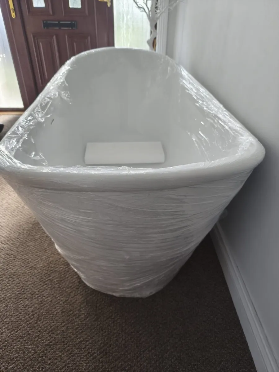 Free standing bath brand new not used - Image 4