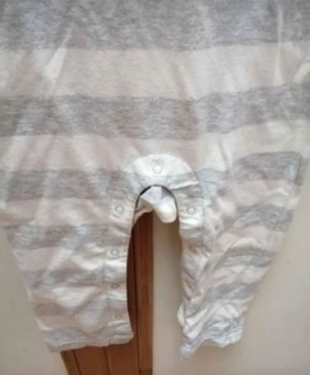 Old navy Jumpsuit grey and cream. New with tags si - Image 3