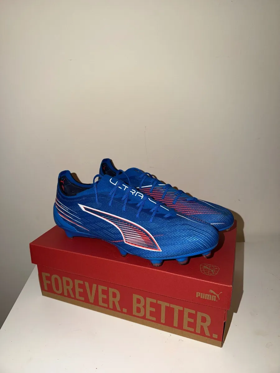Football boots - Image 1
