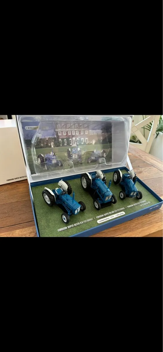 1:32 Fordson set - Image 1