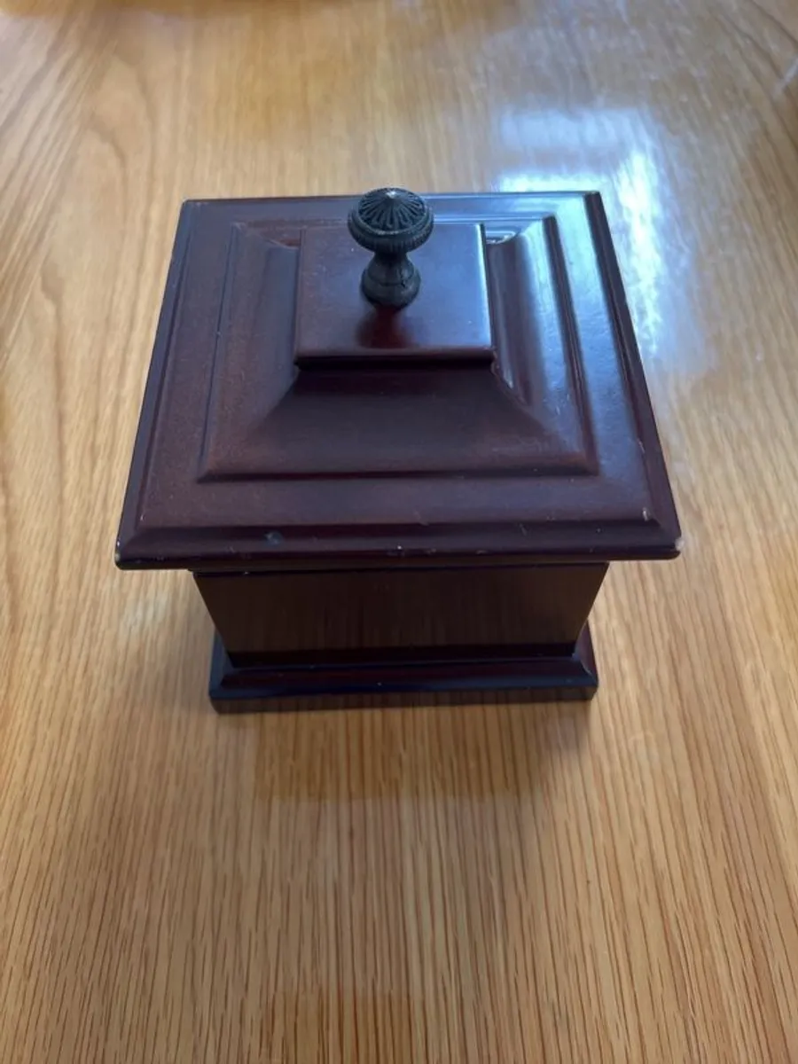 Musical Ring Box and 9 Silver Rings - Image 2