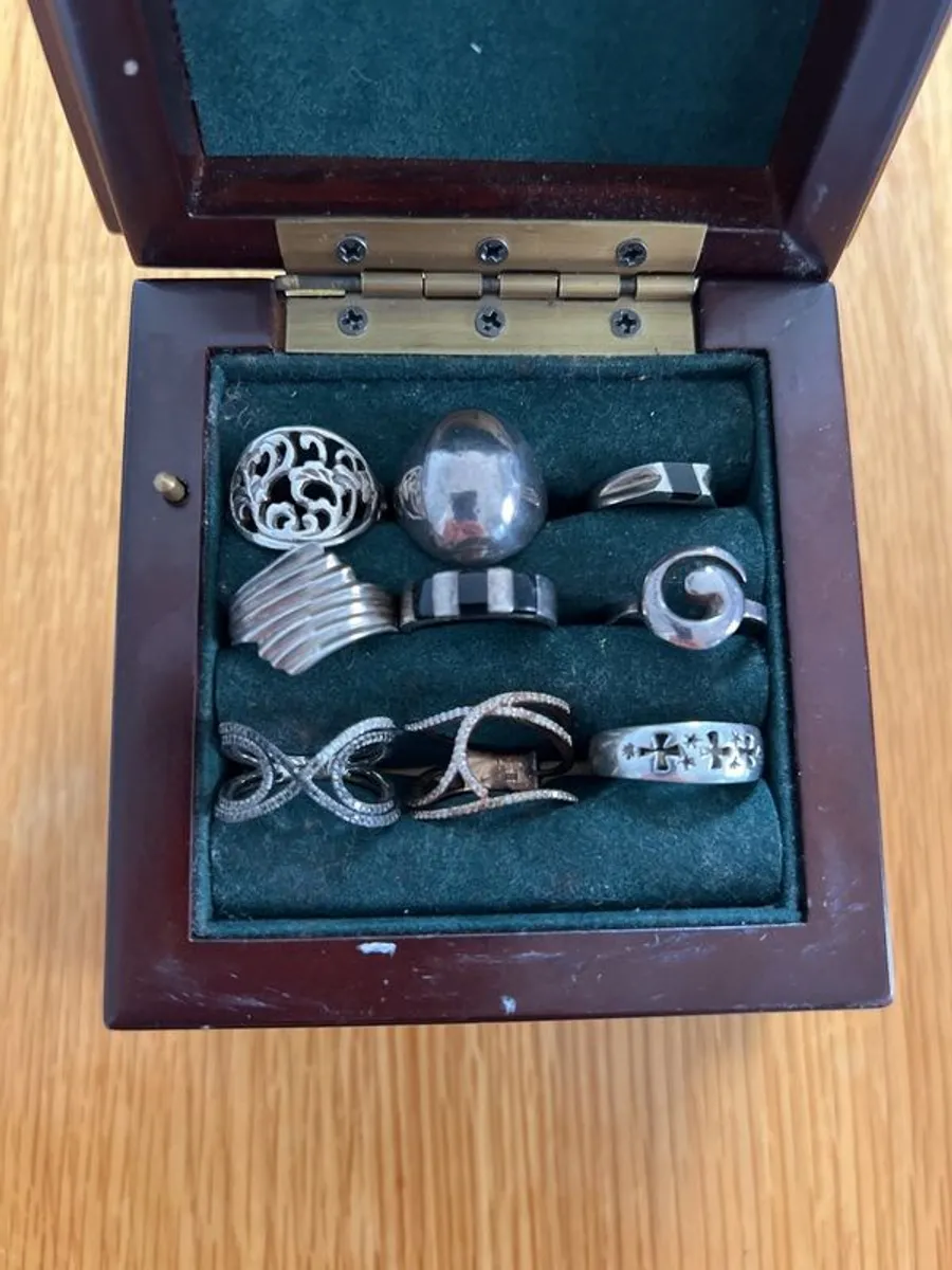 Musical Ring Box and 9 Silver Rings - Image 4