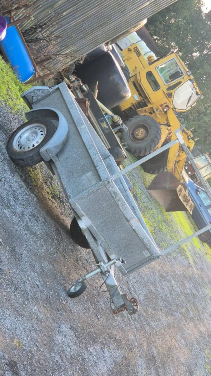 Trailer - Image 1