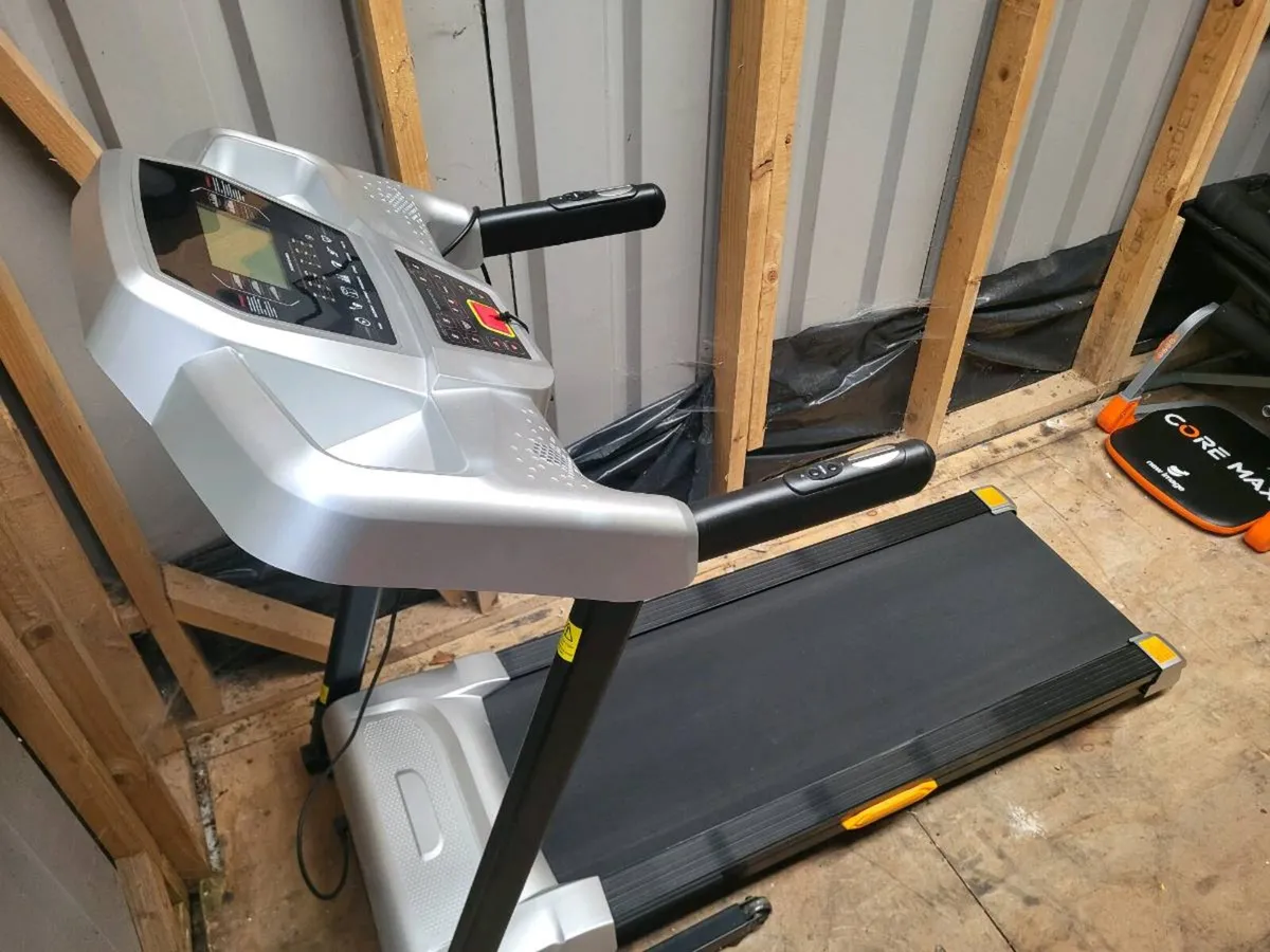GT-PRO 4000 Treadmill - excellent condition. - Image 2