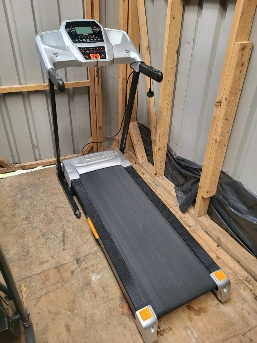 GT-PRO 4000 Treadmill - excellent condition. - Image 4