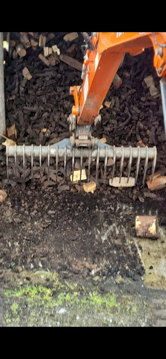 Lawn rake .like new - Image 2