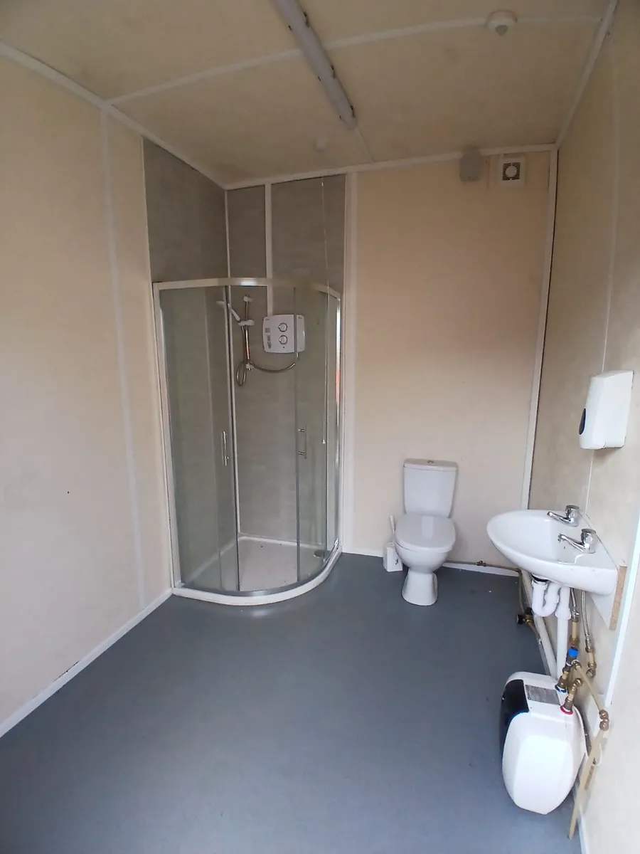 10ft x 8ft Shower & Toilet - CC2947 - Image 1
