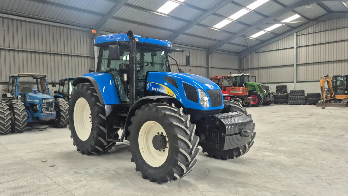 New Holland T7550 - Image 1