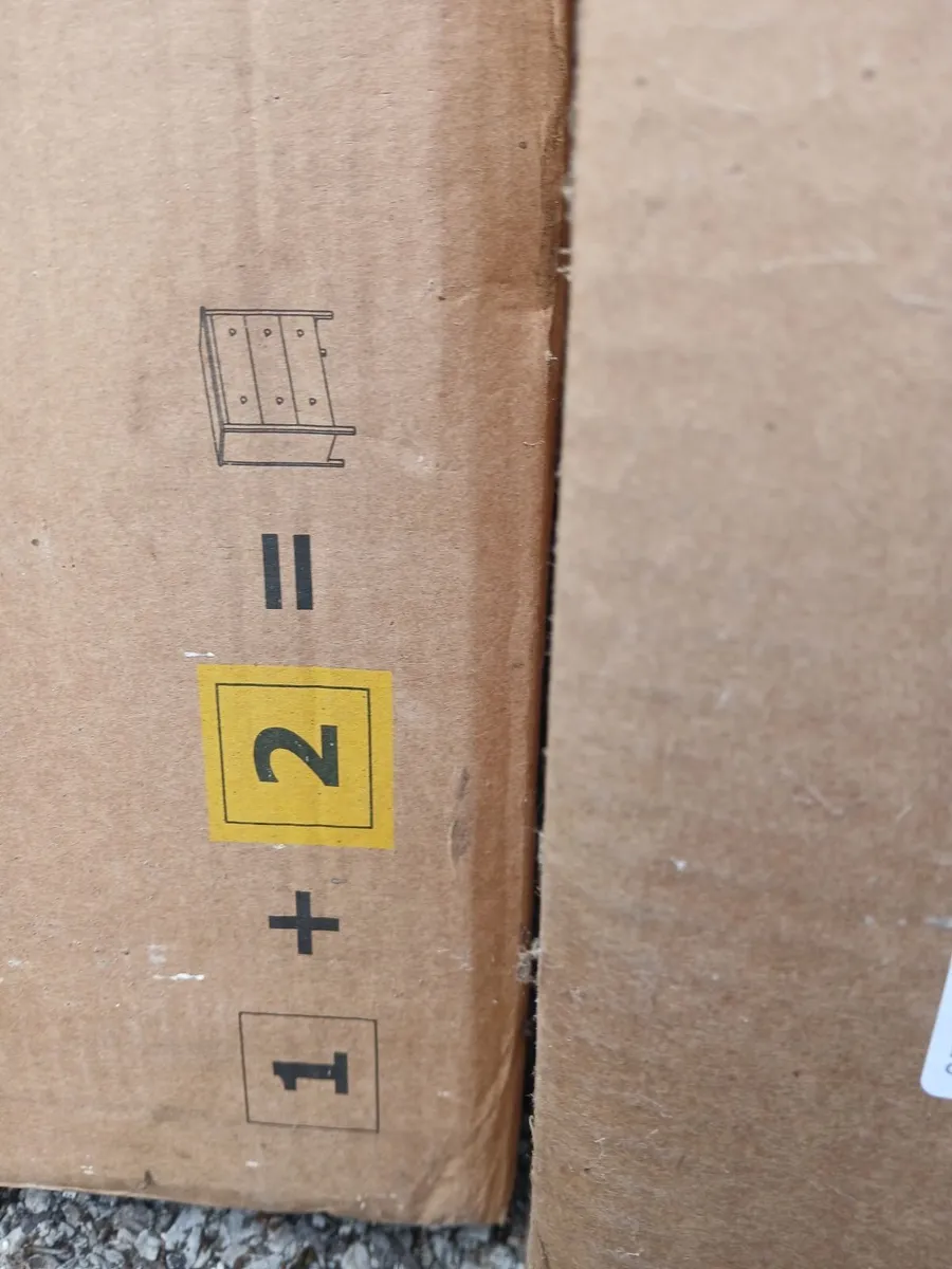 Unassembled chest of drawers - Image 4