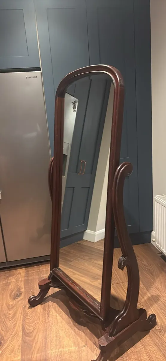 Free standing mirror - Image 1
