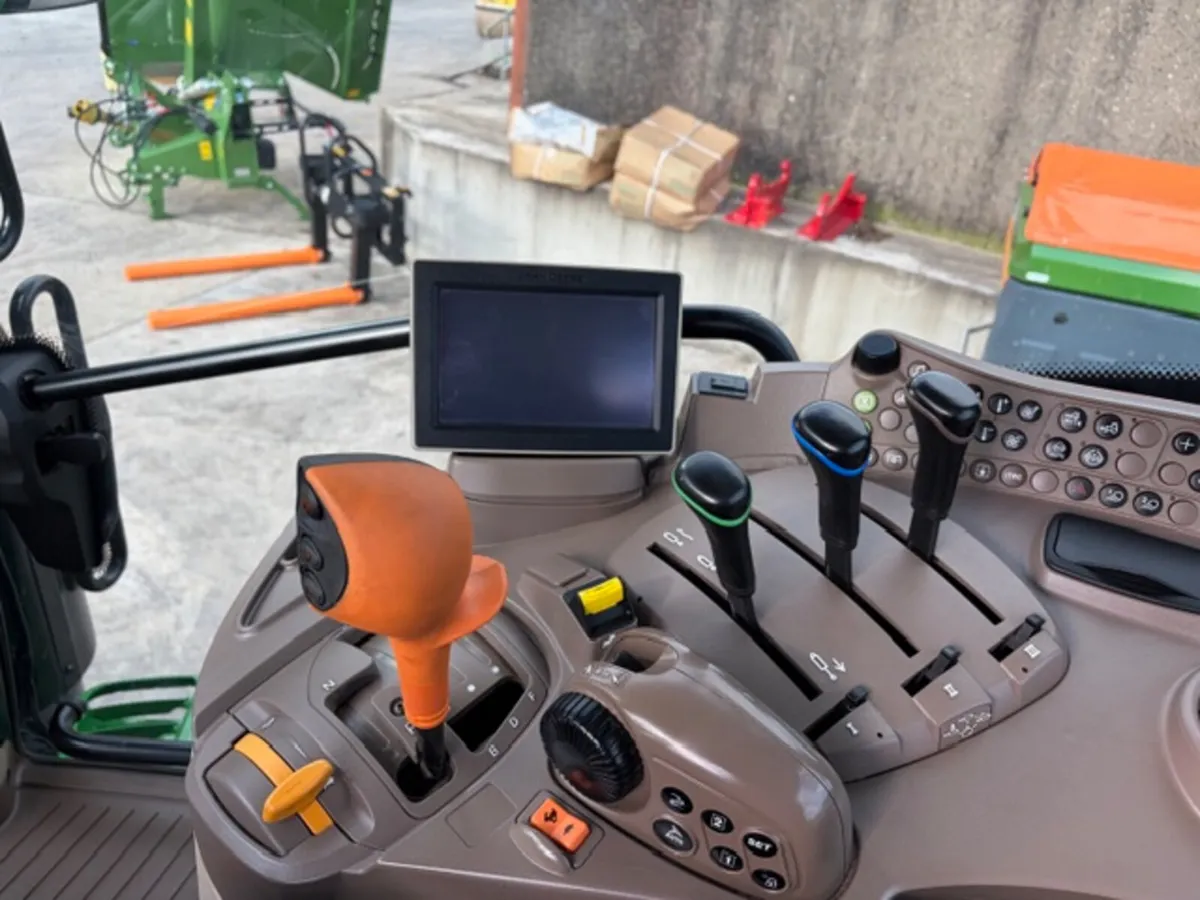 John Deere 6130R - Image 4