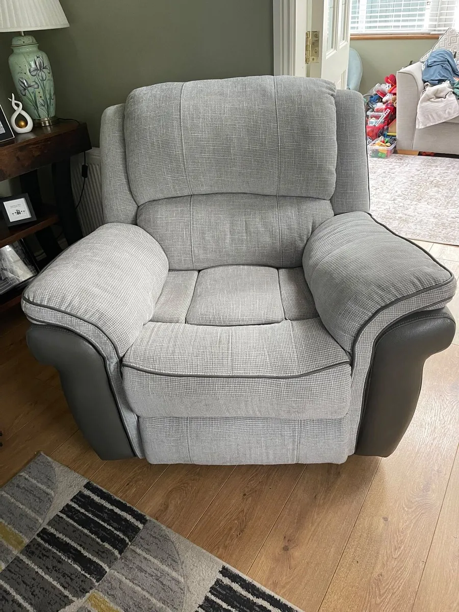 Sofa & 2 Arm chairs - Image 2