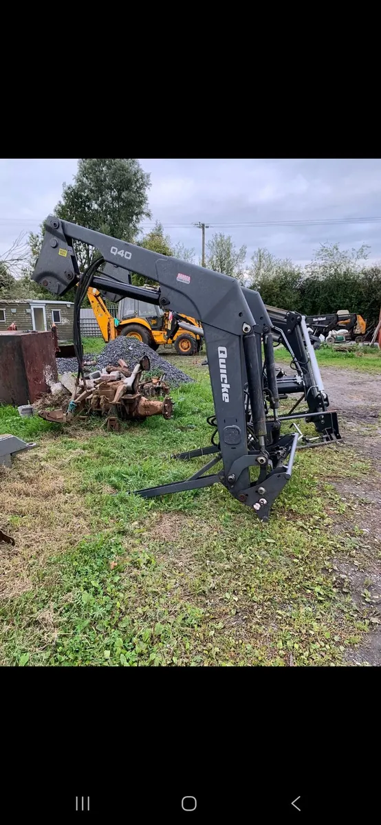 Quicke Q40 loader - Image 1
