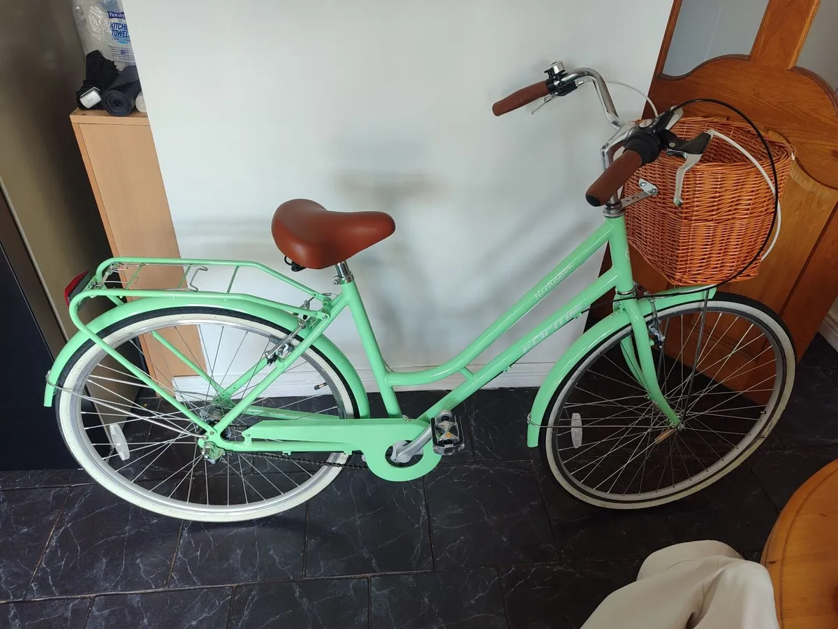 Womans Hartington Forme bicycle - Image 1