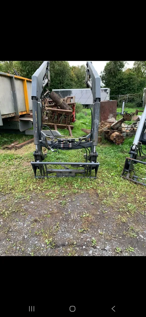 Quicke Q40 loader - Image 3