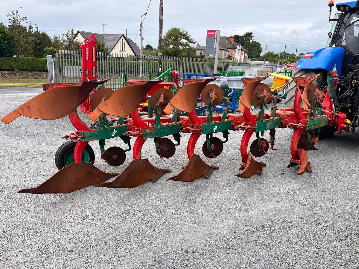 Kverneland ED 5 Furrow Reversible Plough - Image 4