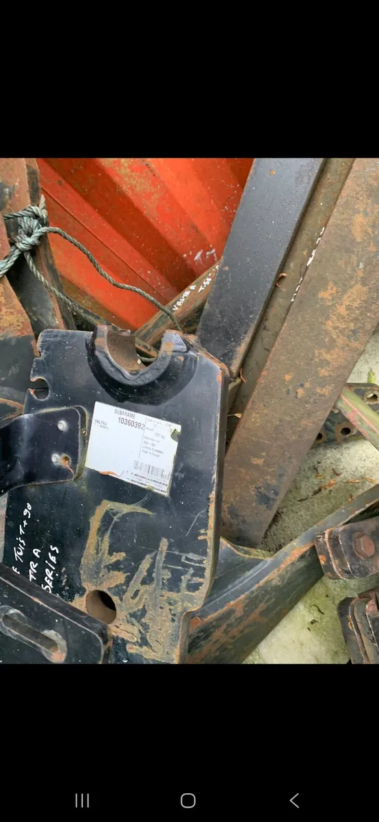 Quicke Q40 loader - Image 4