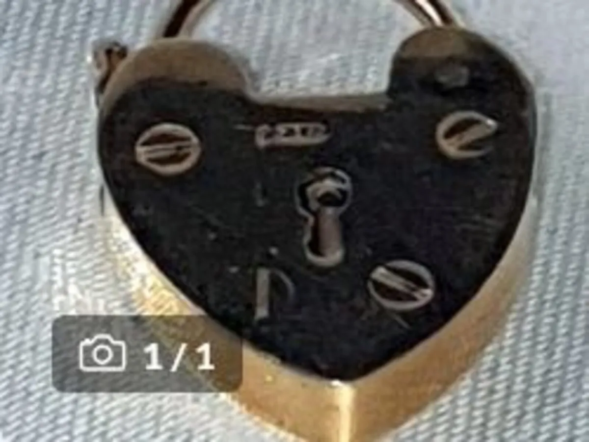 Pristine Vintage 9ct Gold Heart Padlock Charm - Image 2