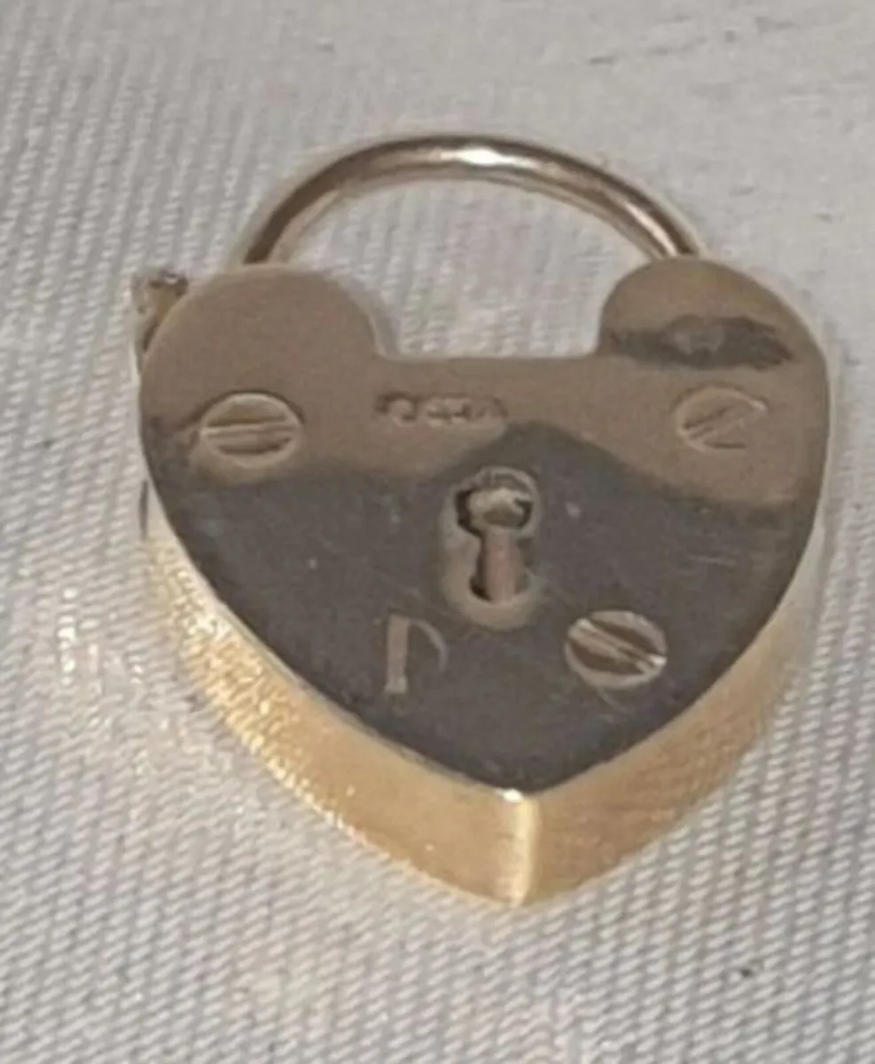 Pristine Vintage 9ct Gold Heart Padlock Charm - Image 3