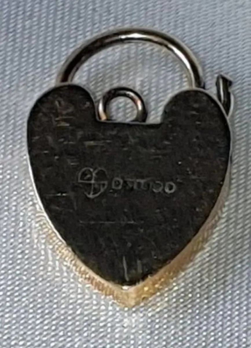 Pristine Vintage 9ct Gold Heart Padlock Charm - Image 4