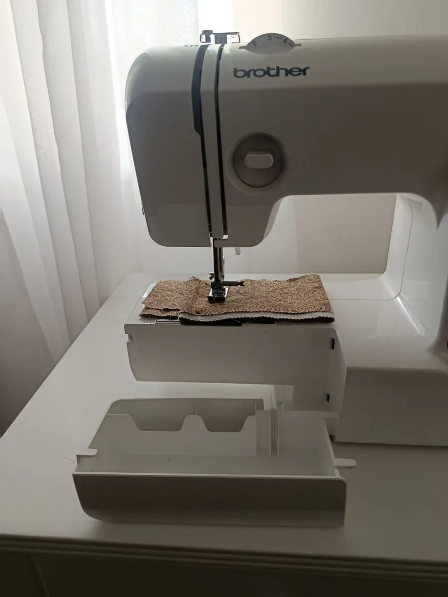 Sewing machine - Image 2