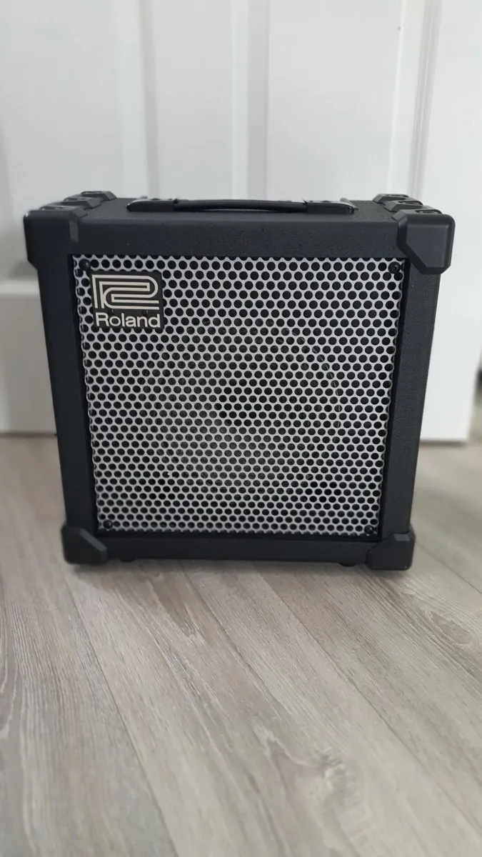 Guitar Amplifier - Roland Cube 20XL - Image 1