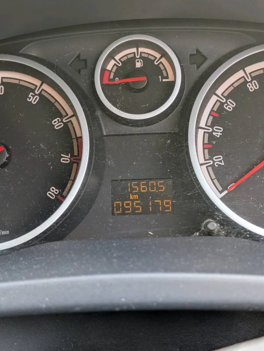 Low mileage tested corsa - Image 4