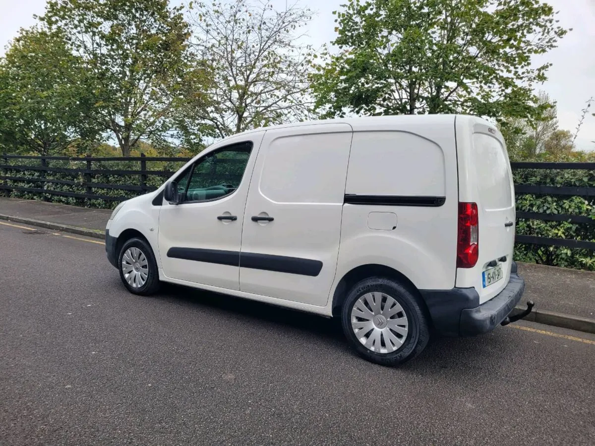 151 CITROËN BERLINGO 3 SEATS NEW CVRT 7/27 LOW MIL - Image 3