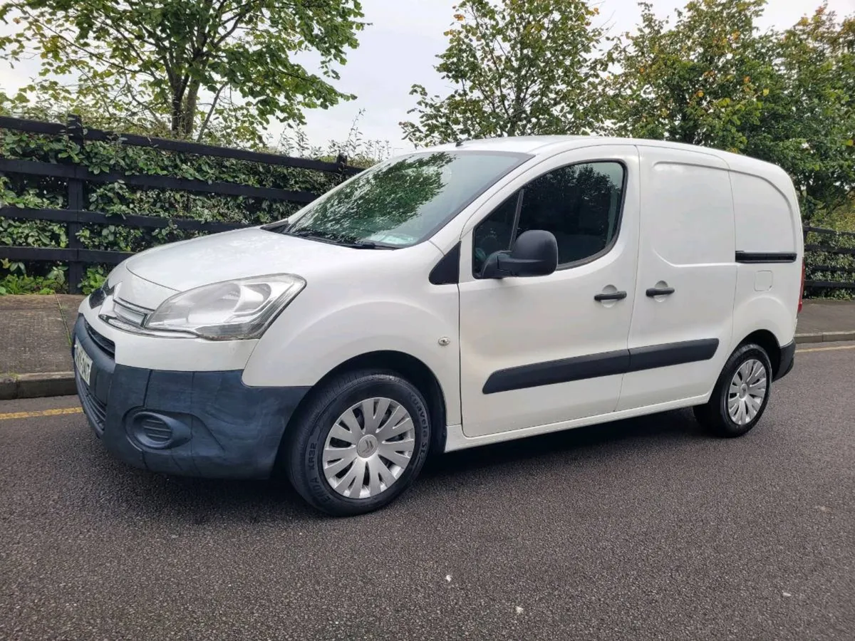 151 CITROËN BERLINGO 3 SEATS NEW CVRT 7/27 LOW MIL - Image 4