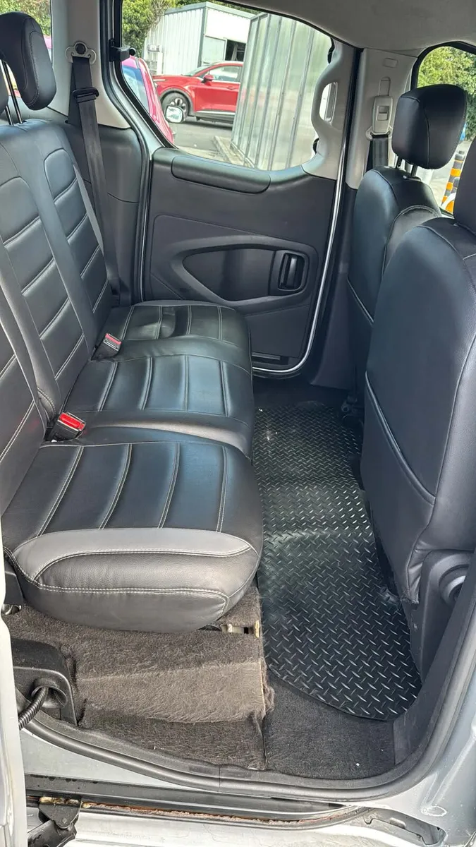 Taxi - Image 3