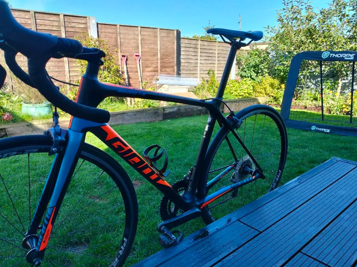 Giant TCR Advanced Road Bike - Image 1