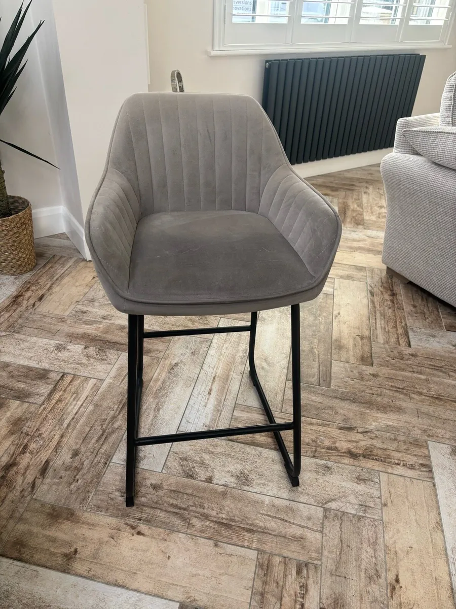 Kitchen bar stools - Image 1