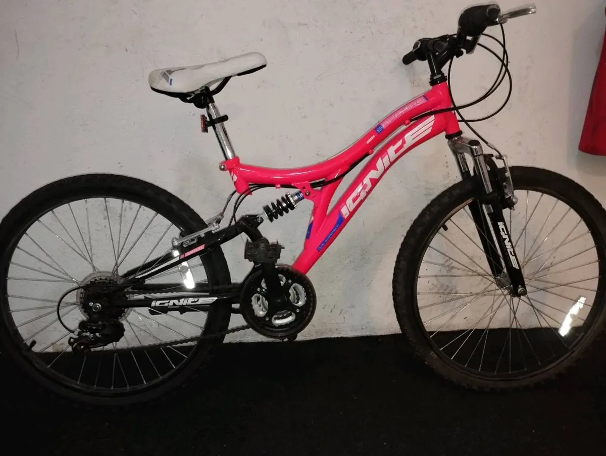 Girls 24inch bike - Image 1