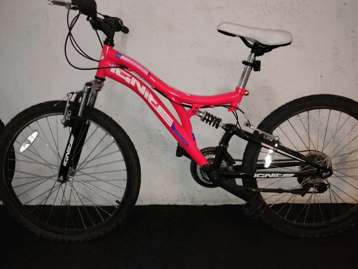 Girls 24inch bike - Image 2
